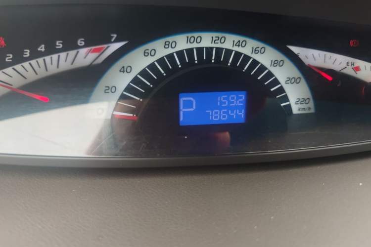 Used JAC Group Refine M5 2012 2.0T Gasoline Automatic Business Edition Odometer Close Up