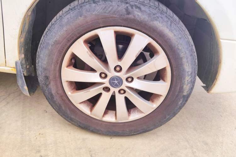 Used JAC Group Refine M5 2012 2.0T Gasoline Automatic Business Edition Right Front Wheel Hub