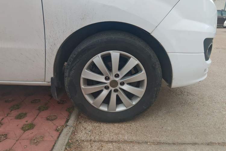 Used JAC Group Refine M5 2012 2.0T Gasoline Automatic Business Edition Right Front Wheel Hub