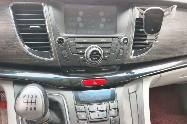 Used JAC Group Refine M5 2013 2.0T Gasoline Manual Business Edition Audio And AC Panel