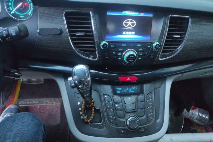 Used JAC Group Refine M5 2013 2.0T Gasoline Automatic Business Edition Audio And AC Panel