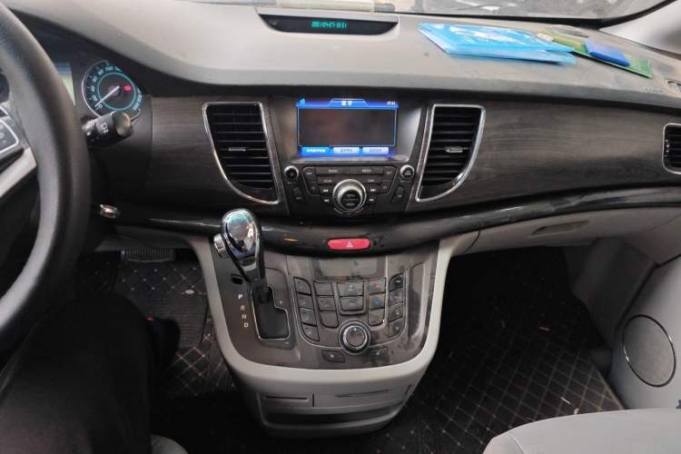 Used JAC Group Refine M5 2013 2.0T Gasoline Automatic Business Edition Audio And AC Panel