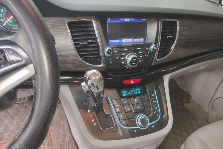 Used JAC Group Refine M5 2013 2.0T Gasoline Automatic Business Edition Audio And AC Panel