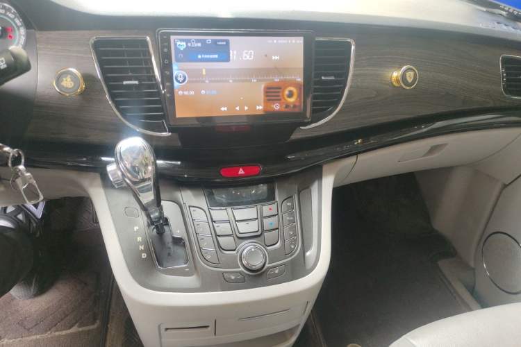 Used JAC Group Refine M5 2013 2.0T Gasoline Automatic Business Edition Audio And AC Panel