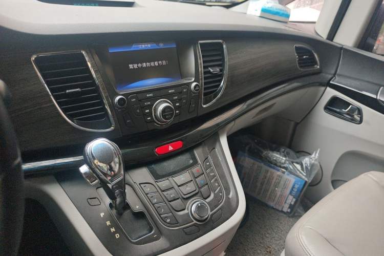 Used JAC Group Refine M5 2013 2.0T Gasoline Automatic Business Edition Audio And AC Panel