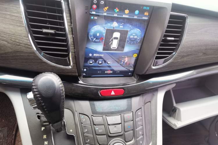 Used JAC Group Refine M5 2013 2.0T Gasoline Automatic Business Edition Audio And AC Panel