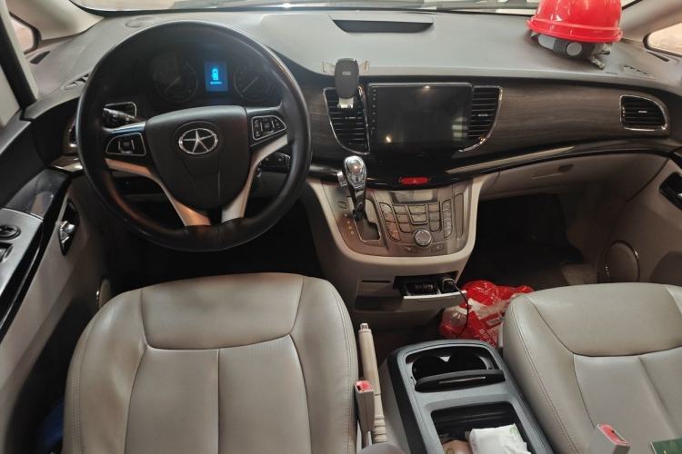 Used JAC Group Refine M5 2013 2.0T Gasoline Automatic Business Edition Center Console