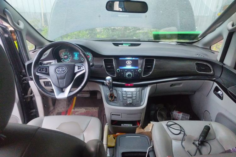 Used JAC Group Refine M5 2013 2.0T Gasoline Automatic Business Edition Center Console