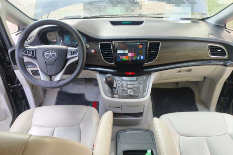 Used JAC Group Refine M5 2013 2.0T Gasoline Automatic Business Edition Center Console