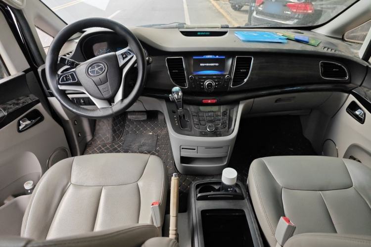 Used JAC Group Refine M5 2013 2.0T Gasoline Automatic Business Edition Center Console