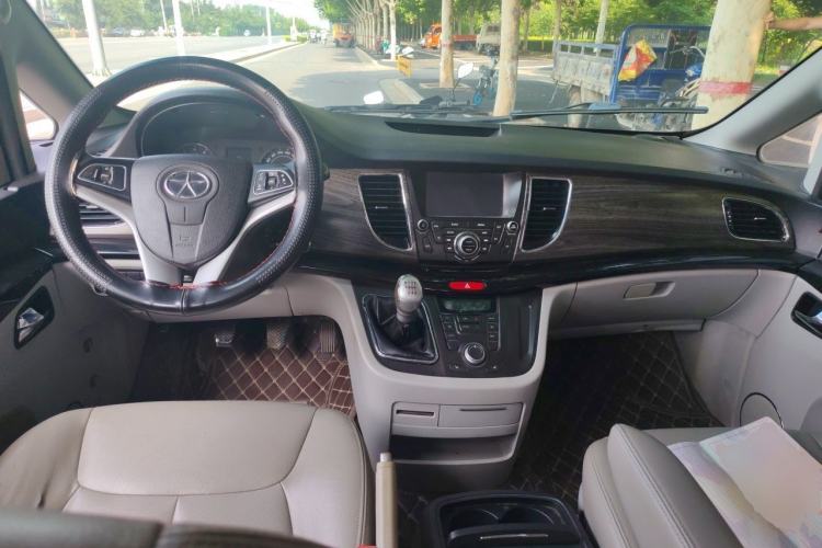 Used JAC Group Refine M5 2013 2.0T Gasoline Manual Business Edition Center Console