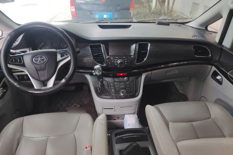 Used JAC Group Refine M5 2013 2.0T Gasoline Automatic Business Edition Center Console