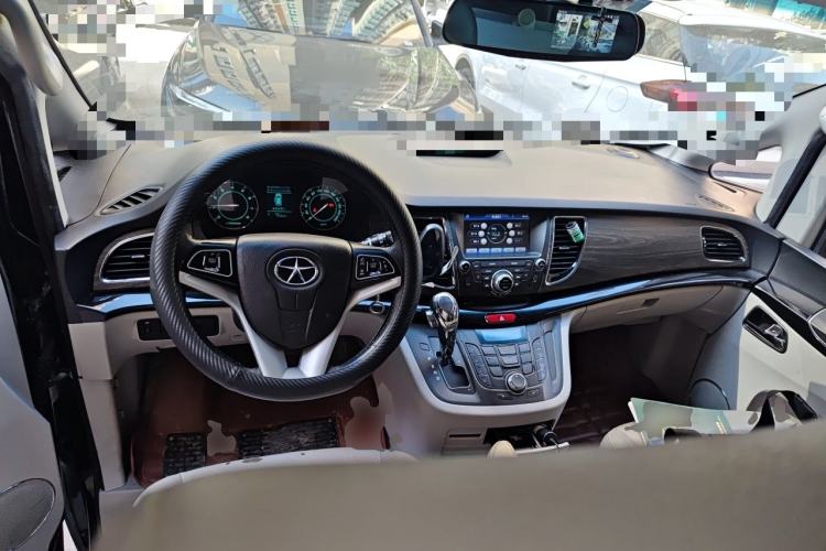 Used JAC Group Refine M5 2013 2.0T Gasoline Automatic Business Edition Center Console