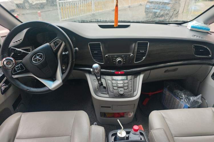 Used JAC Group Refine M5 2013 2.0T Gasoline Automatic Business Edition Center Console