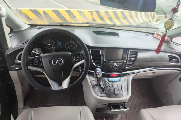 Used JAC Group Refine M5 2013 2.0T Gasoline Automatic Business Edition Center Console
