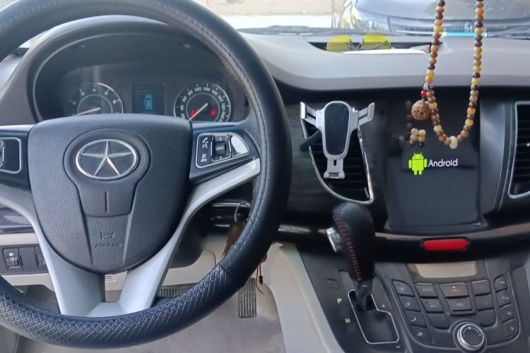 Used JAC Group Refine M5 2013 2.0T Gasoline Automatic Business Edition Center Console