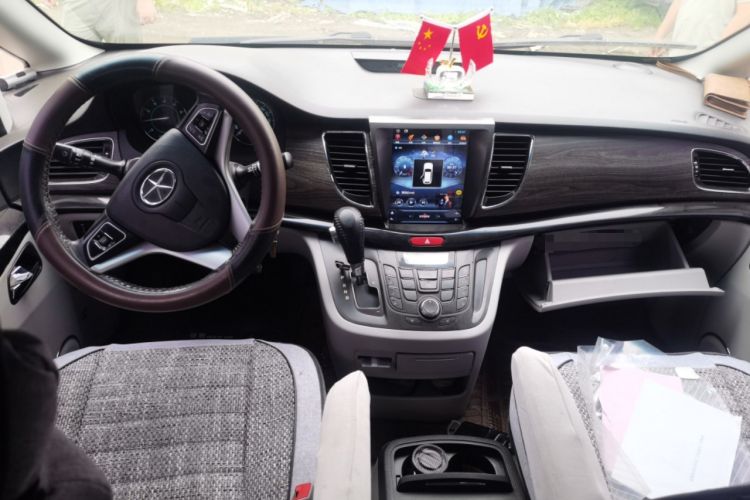 Used JAC Group Refine M5 2013 2.0T Gasoline Automatic Business Edition Center Console