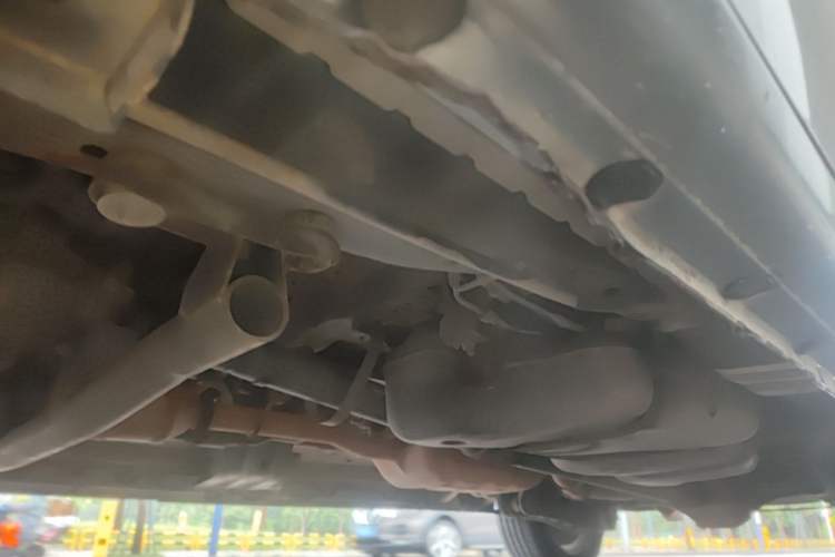 Used JAC Group Refine M5 2013 2.0T Gasoline Automatic Business Edition Chassis Front Left