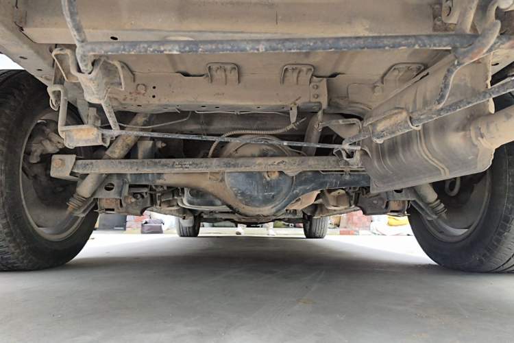 Used JAC Group Refine M5 2013 2.0T Gasoline Automatic Business Edition Chassis Rear