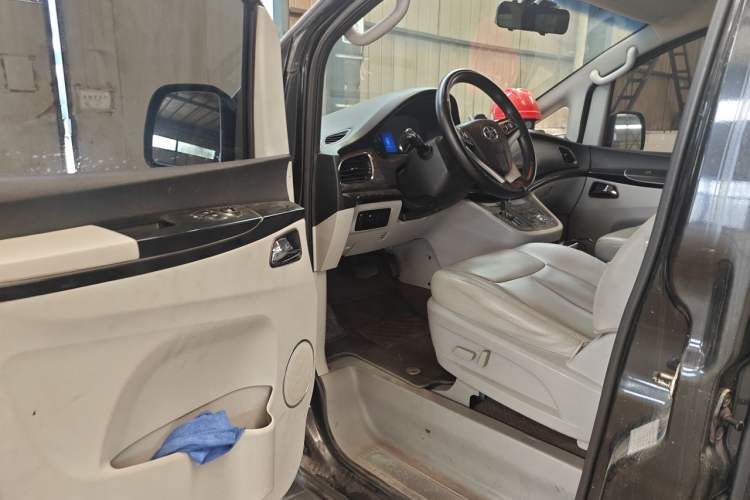 Used JAC Group Refine M5 2013 2.0T Gasoline Automatic Business Edition Driver Seat