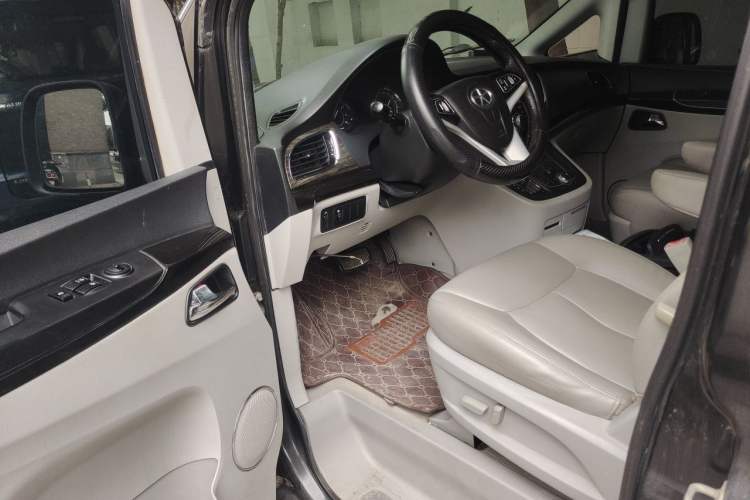 Used JAC Group Refine M5 2013 2.0T Gasoline Automatic Business Edition Driver Seat
