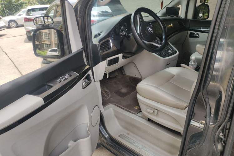 Used JAC Group Refine M5 2013 2.0T Gasoline Automatic Business Edition Driver Seat
