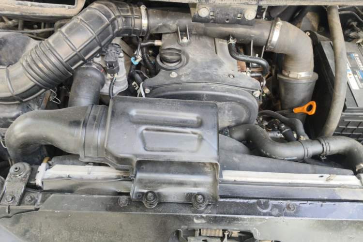 Used JAC Group Refine M5 2013 2.0T Gasoline Automatic Business Edition Engine Bay