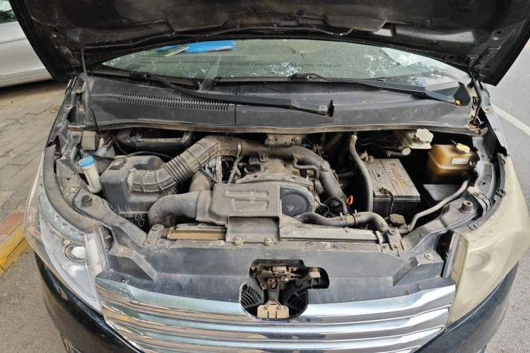 Used JAC Group Refine M5 2013 2.0T Gasoline Automatic Business Edition Engine Bay