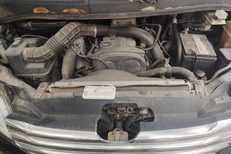 Used JAC Group Refine M5 2013 2.0T Gasoline Automatic Business Edition Engine Bay