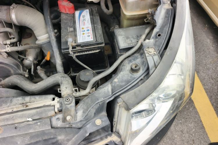 Used JAC Group Refine M5 2013 2.0T Gasoline Manual Business Edition Engine Bay Left