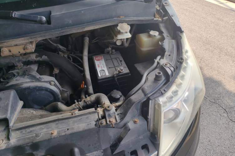 Used JAC Group Refine M5 2013 2.0T Gasoline Manual Business Edition Engine Bay Left