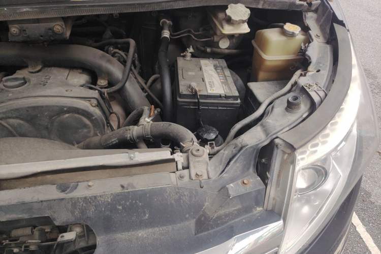 Used JAC Group Refine M5 2013 2.0T Gasoline Automatic Business Edition Engine Bay Left