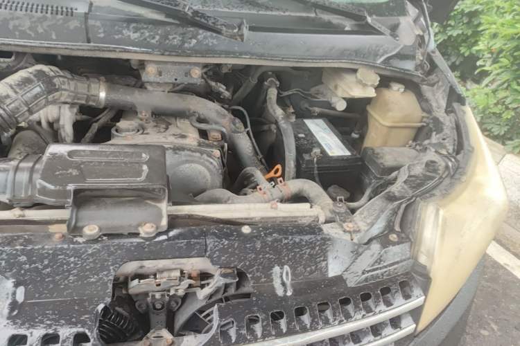 Used JAC Group Refine M5 2013 2.0T Gasoline Automatic Business Edition Engine Bay Left