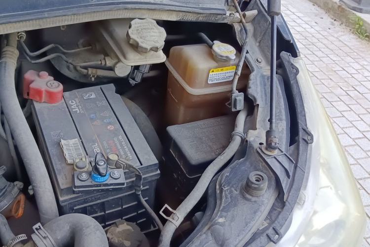 Used JAC Group Refine M5 2013 2.0T Gasoline Automatic Business Edition Engine Bay Left