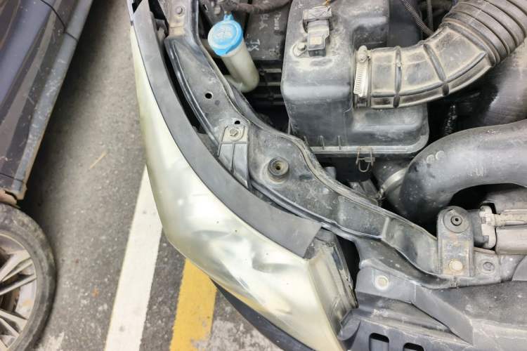 Used JAC Group Refine M5 2013 2.0T Gasoline Manual Business Edition Engine Bay Right