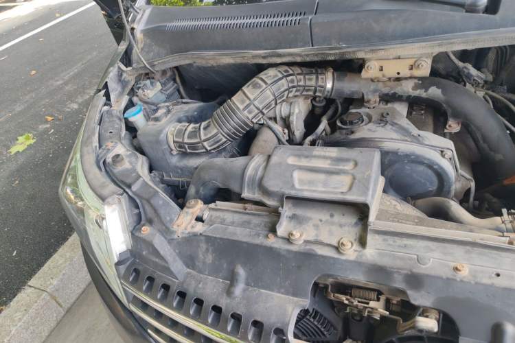 Used JAC Group Refine M5 2013 2.0T Gasoline Manual Business Edition Engine Bay Right