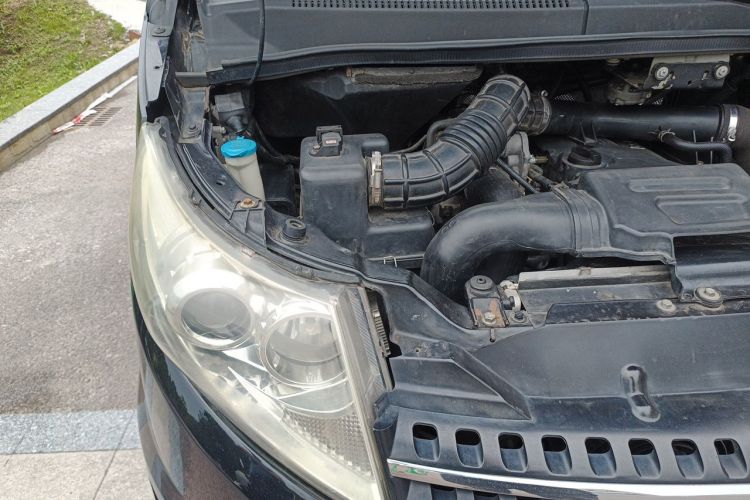 Used JAC Group Refine M5 2013 2.0T Gasoline Manual Business Edition Engine Bay Right