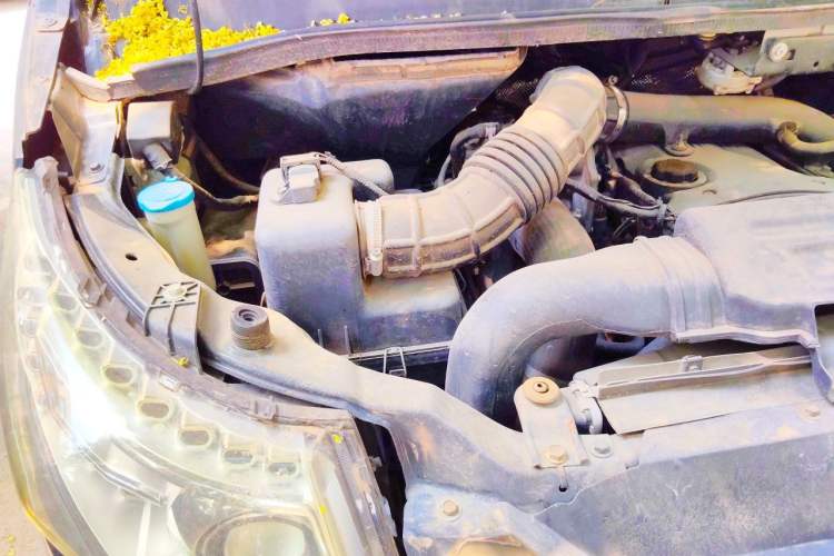 Used JAC Group Refine M5 2013 2.0T Gasoline Manual Business Edition Engine Bay Right