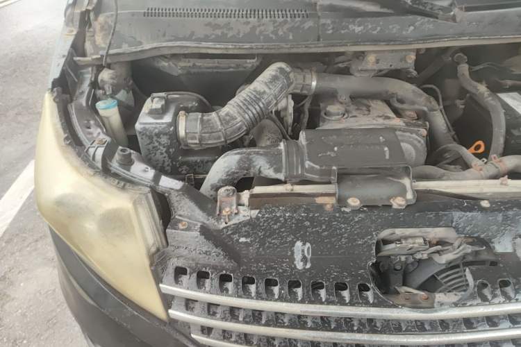 Used JAC Group Refine M5 2013 2.0T Gasoline Automatic Business Edition Engine Bay Right