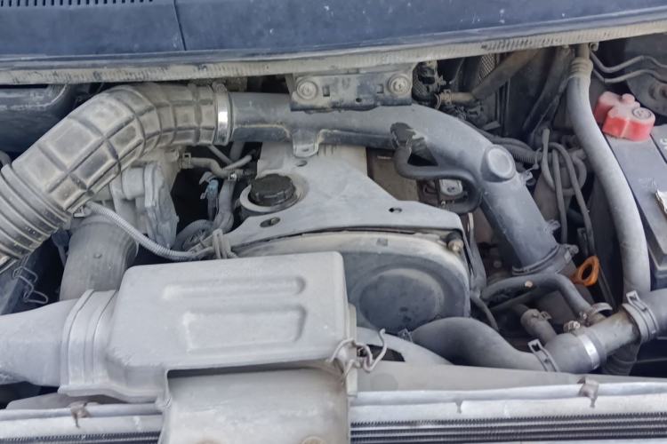 Used JAC Group Refine M5 2013 2.0T Gasoline Automatic Business Edition Engine Bay
