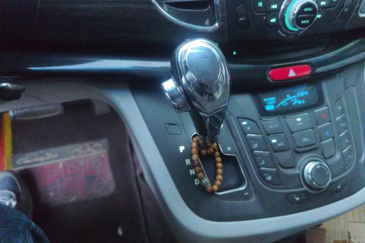 Used JAC Group Refine M5 2013 2.0T Gasoline Automatic Business Edition Gear Lever