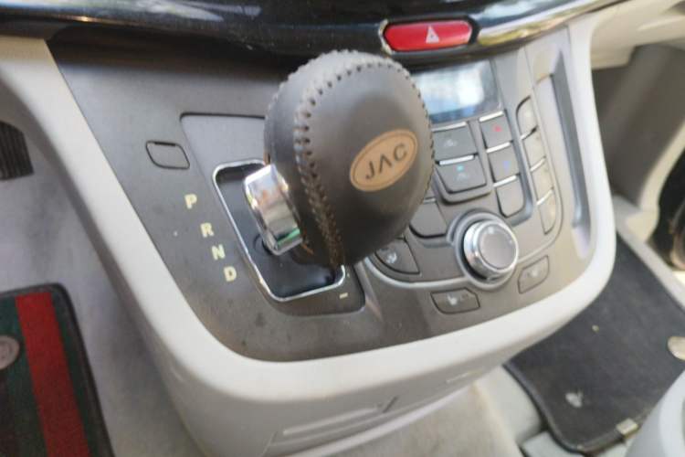 Used JAC Group Refine M5 2013 2.0T Gasoline Automatic Business Edition Gear Lever