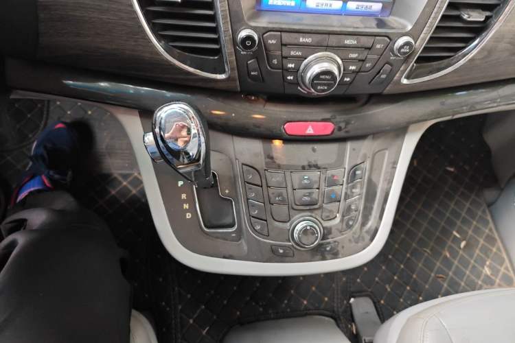 Used JAC Group Refine M5 2013 2.0T Gasoline Automatic Business Edition Gear Lever