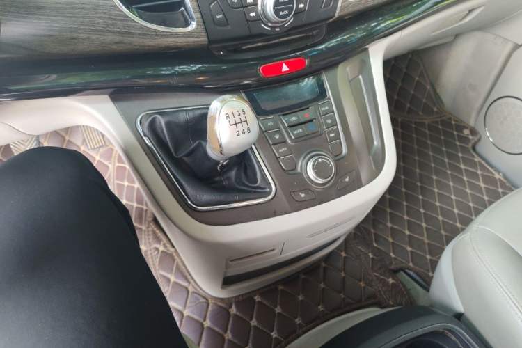 Used JAC Group Refine M5 2013 2.0T Gasoline Manual Business Edition Gear Lever
