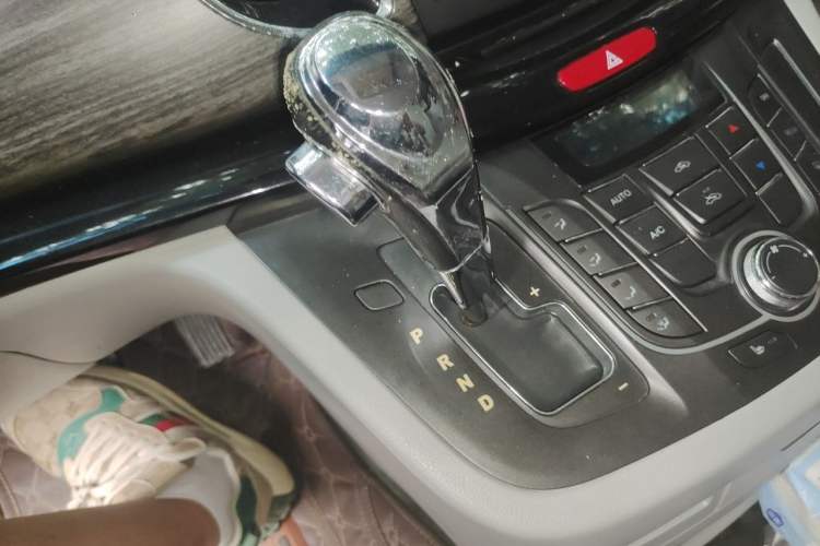 Used JAC Group Refine M5 2013 2.0T Gasoline Automatic Business Edition Gear Lever