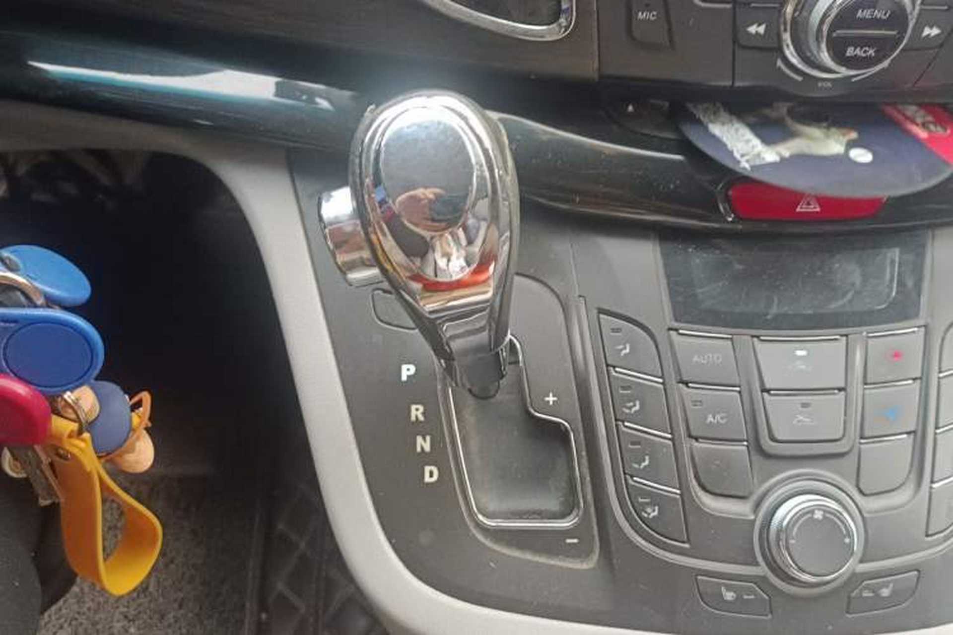 Used JAC Group Refine M5 2013 2.0T Gasoline Automatic Business Edition Gear Lever