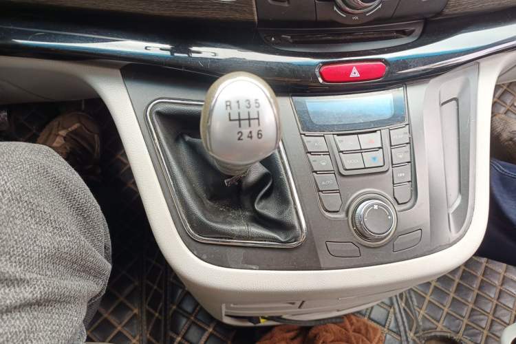 Used JAC Group Refine M5 2013 2.0T Gasoline Manual Business Edition Gear Lever