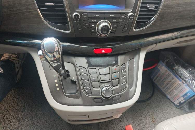 Used JAC Group Refine M5 2013 2.0T Gasoline Automatic Business Edition Gear Lever