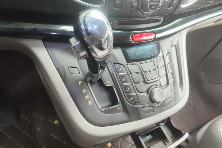 Used JAC Group Refine M5 2013 2.0T Gasoline Automatic Business Edition Gear Lever