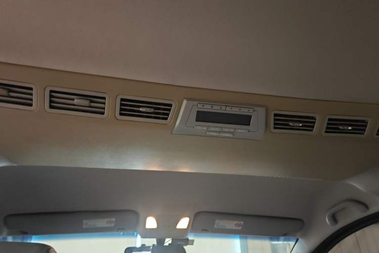Used JAC Group Refine M5 2013 2.0T Gasoline Automatic Business Edition Headliner